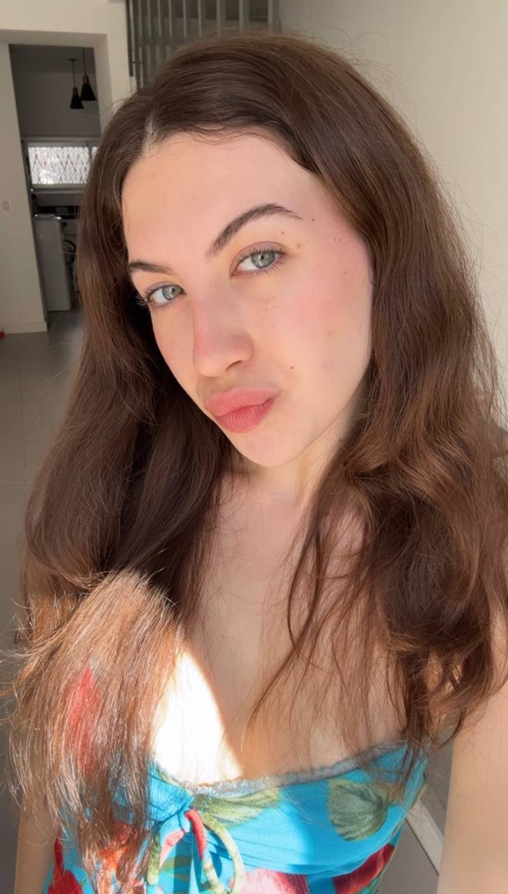 Nude girl Amber in Abidjan