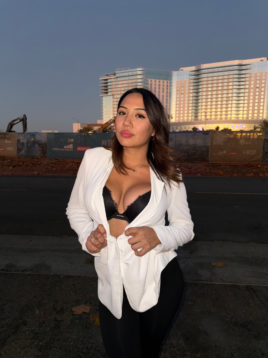 Take a pause and enjoy Ali Cruz — streaming from Abidjan