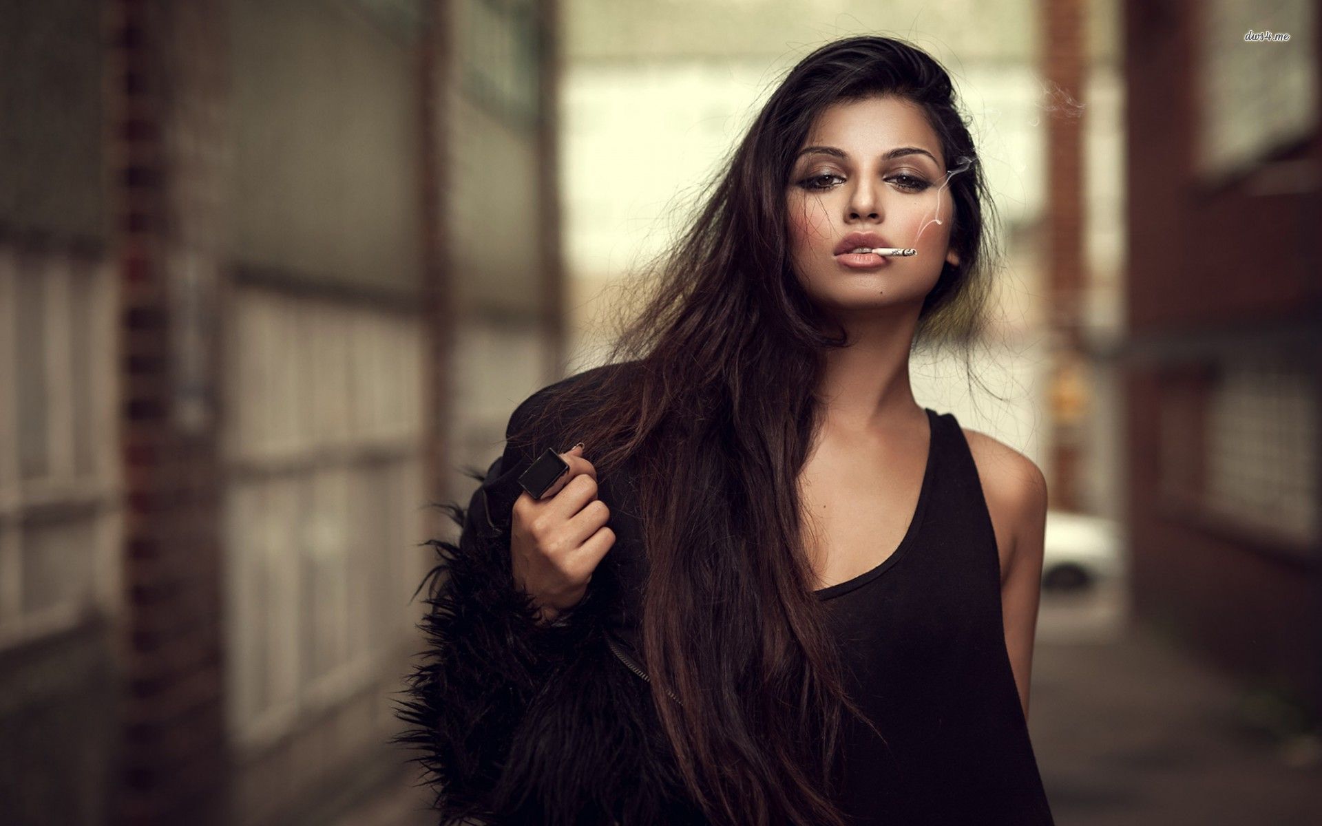 A playful frame from Sassy girls — online in Abidjan