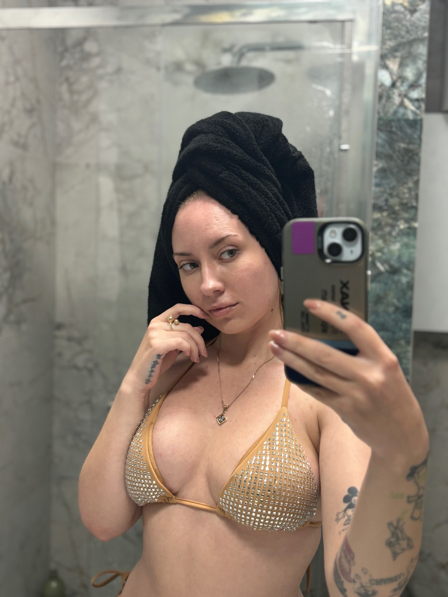 Nude girl KateV in Abidjan