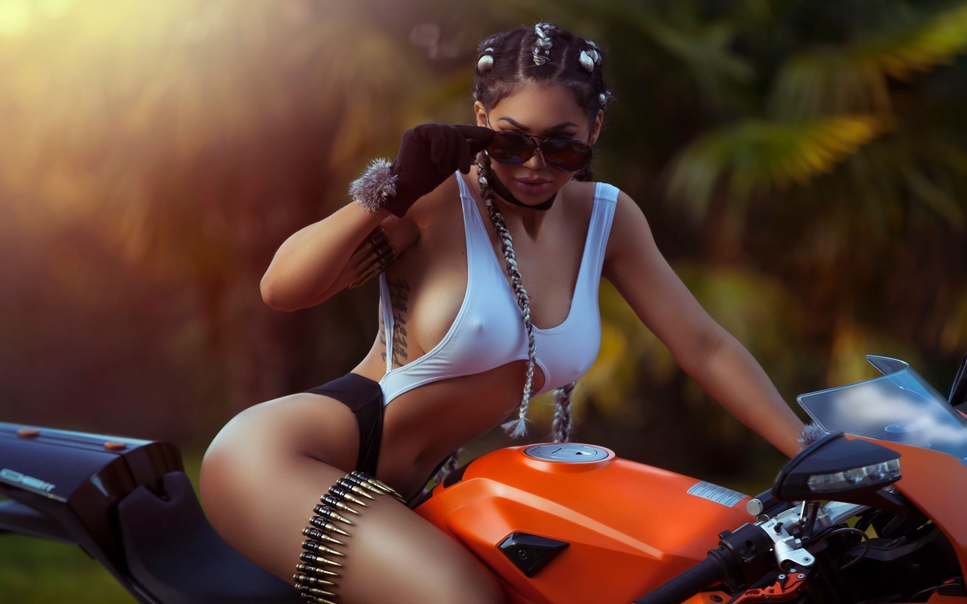 Girls with tattoos and motorcycles in Abidjan