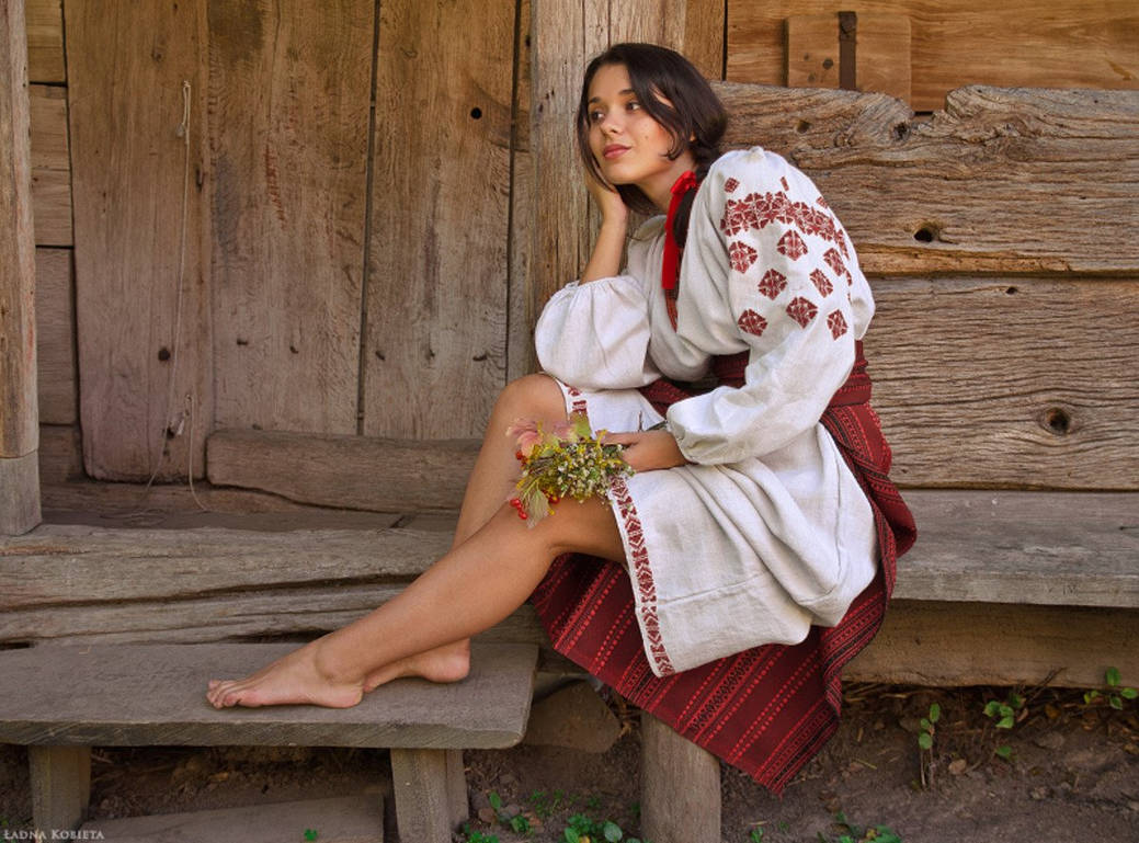 Fresh photos, fresh mood — Women in Slavic costumes online in Abidjan