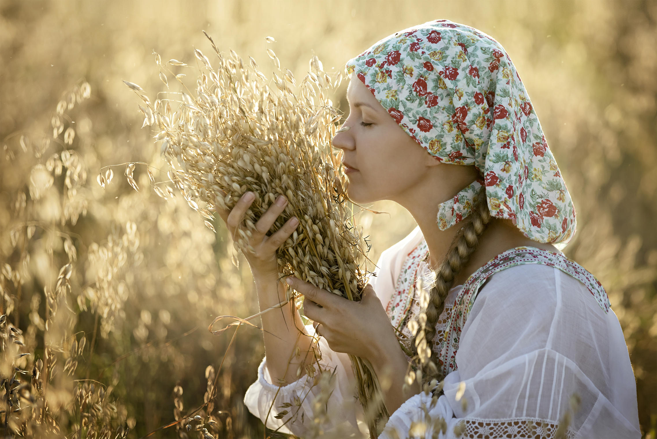 Photo Women in Slavic costumes in Abidjan