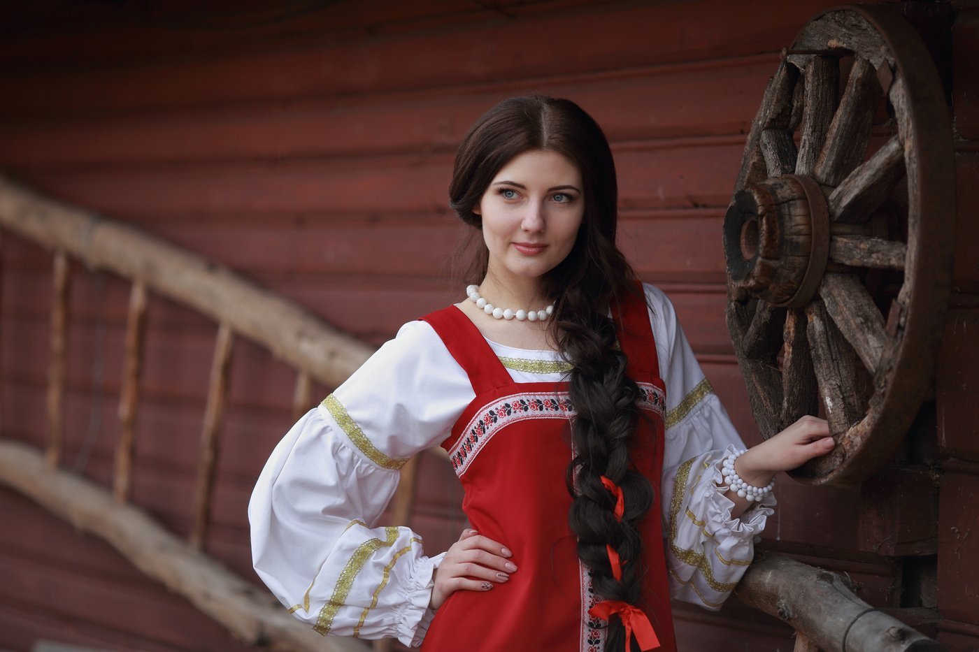Girls in Slavic costumes’s look of the day — catch her live in Abidjan