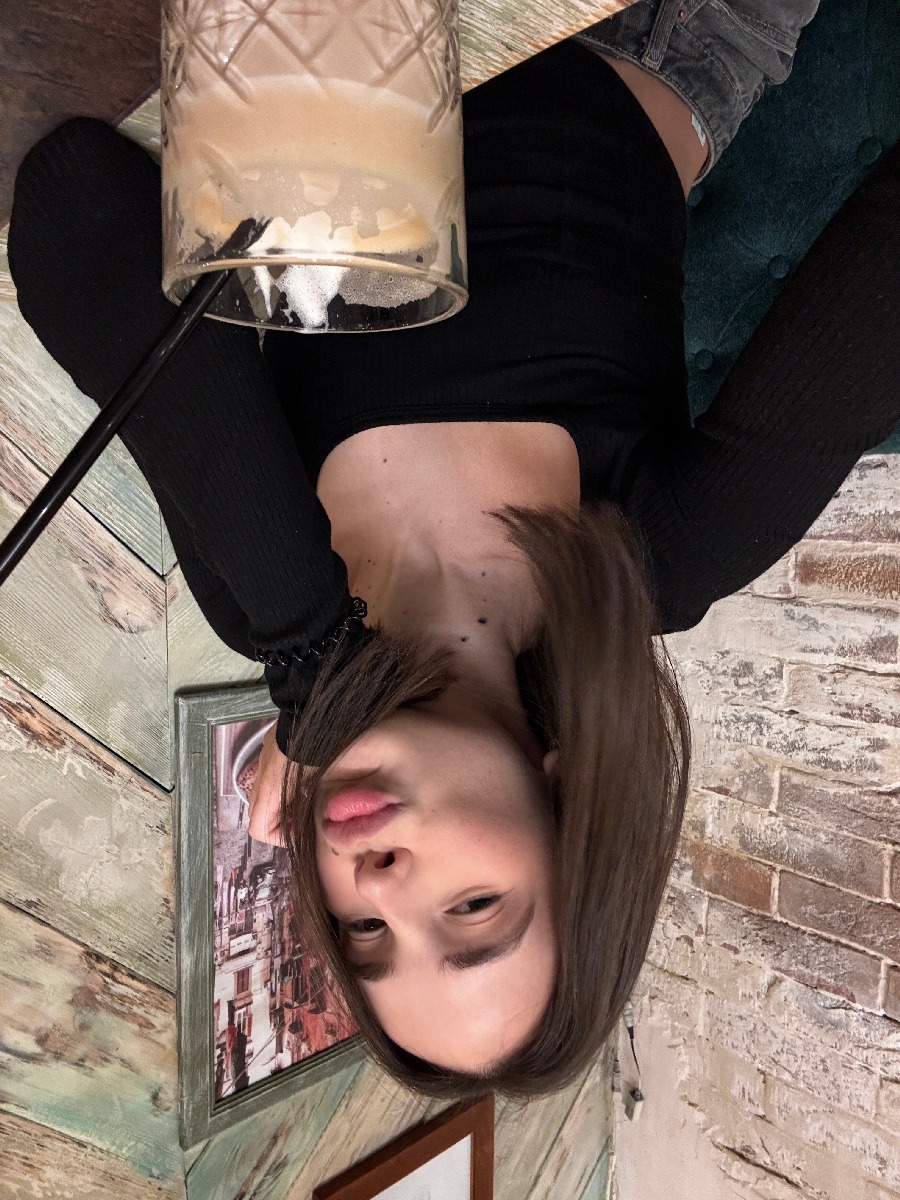 Fresh photos, fresh mood — Tina online in Abidjan